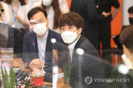 국민의힘 이준석 대표가 7일 오전 대구를 방문해 대구삼성창조캠퍼스에서 청년 창업자들과 간담회에서 발언하고 있다. (연합뉴스)